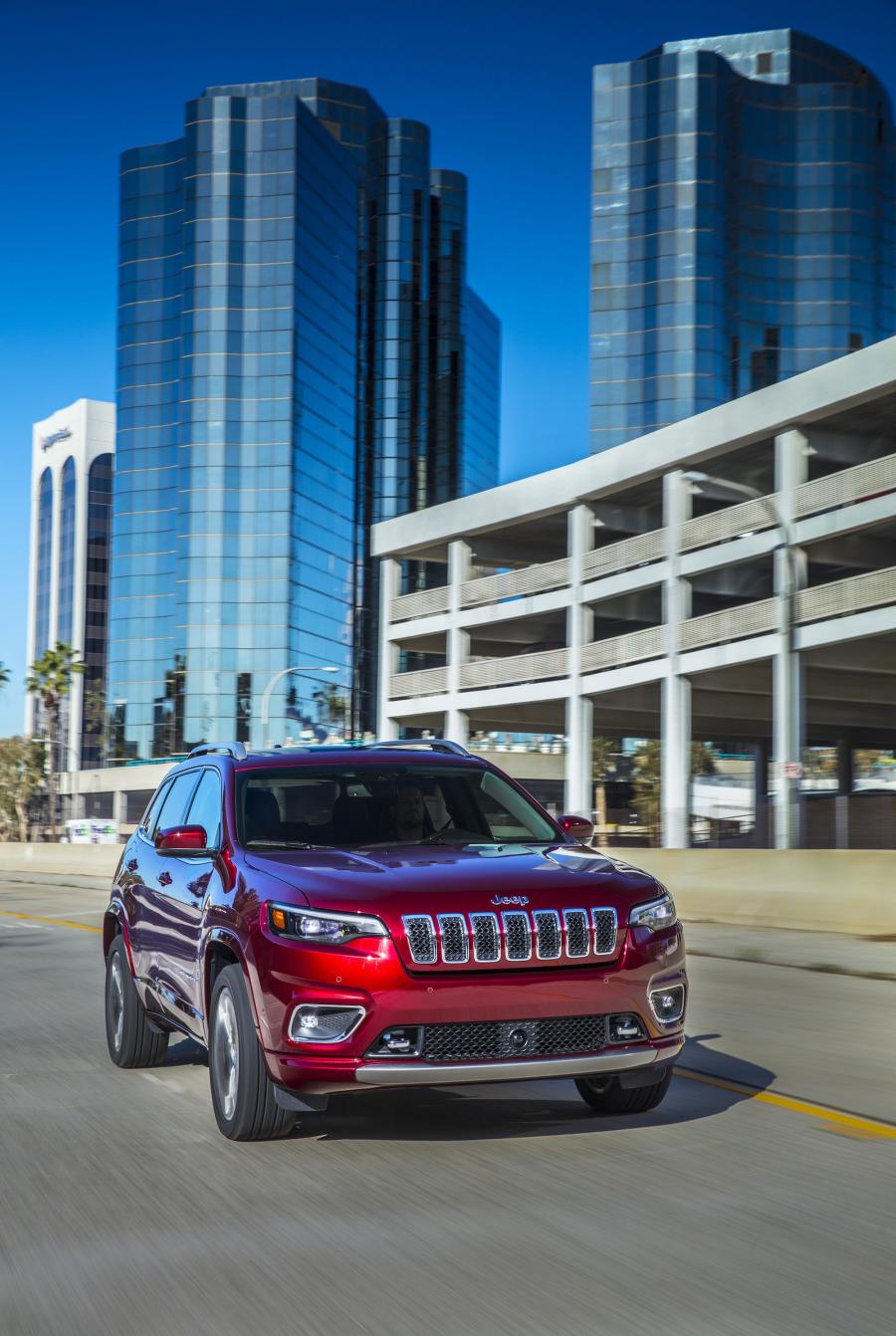  Jeep Cherokee Overland (KL) 2018 года  (NA) (фото 4 из 33)